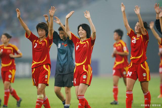 包含国际女足比拼菲菲入场，战况激烈精彩的词条