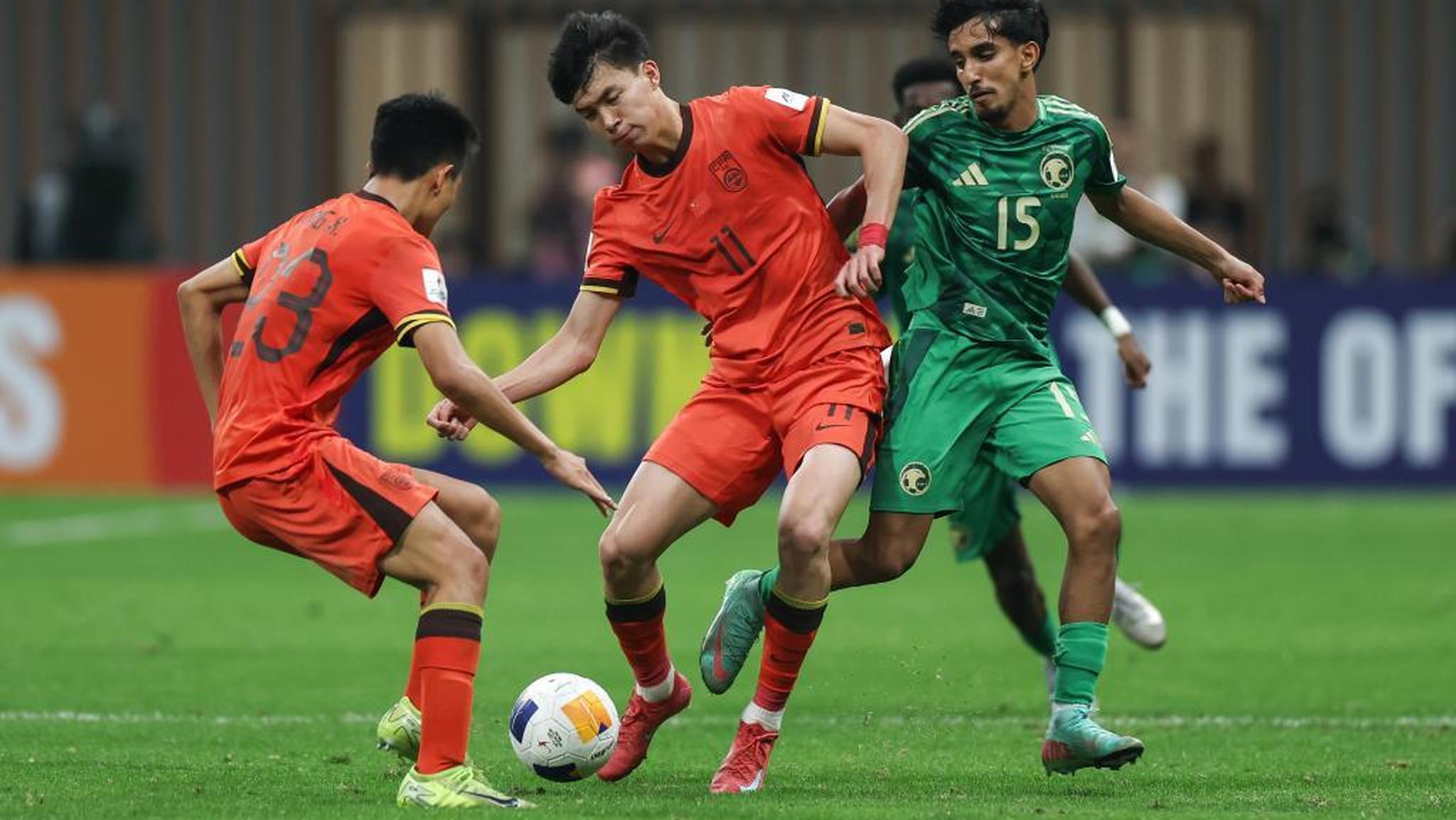 球队主力球员发挥出色,领跑全场 球队主力球员发挥出色,领跑全场