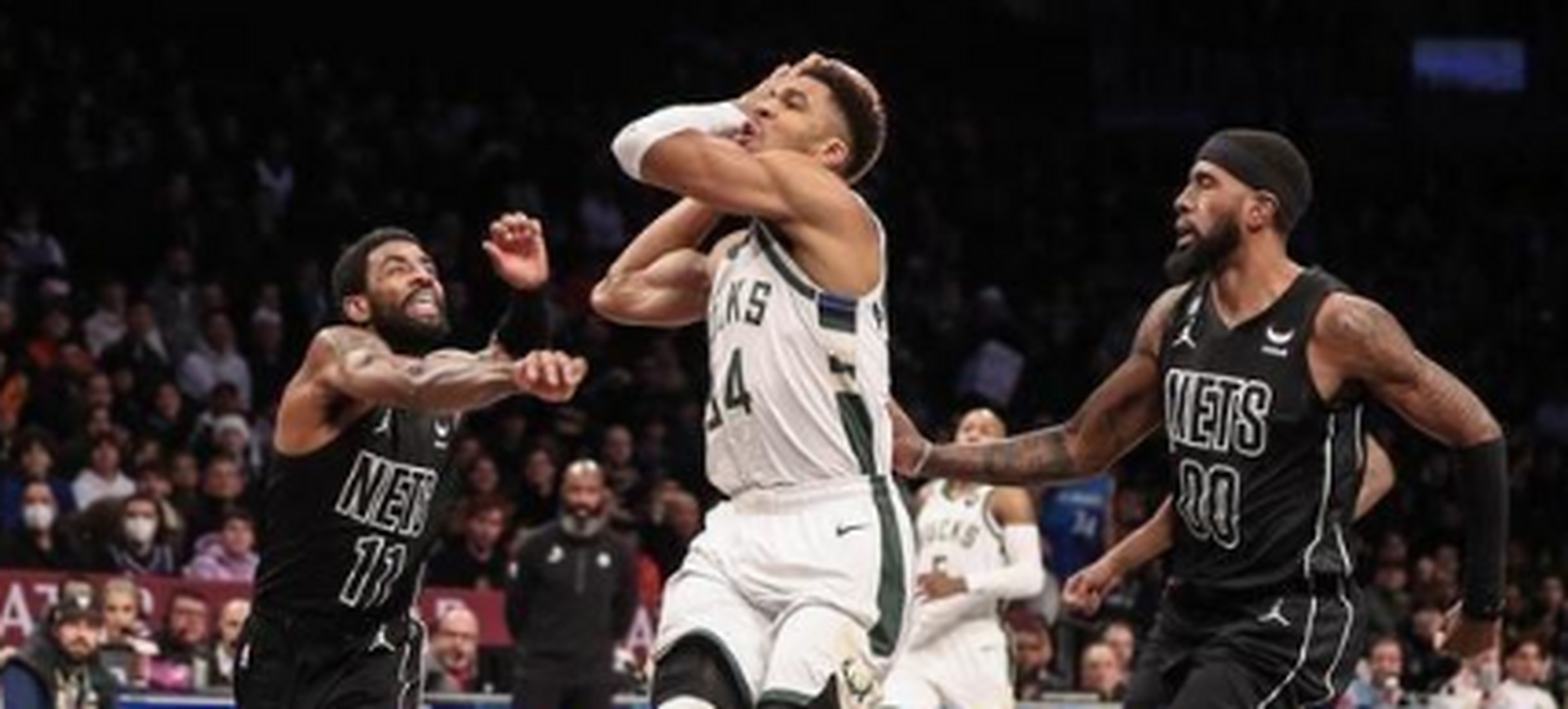 雄鹿在主场大胜篮网晋级东部半决赛