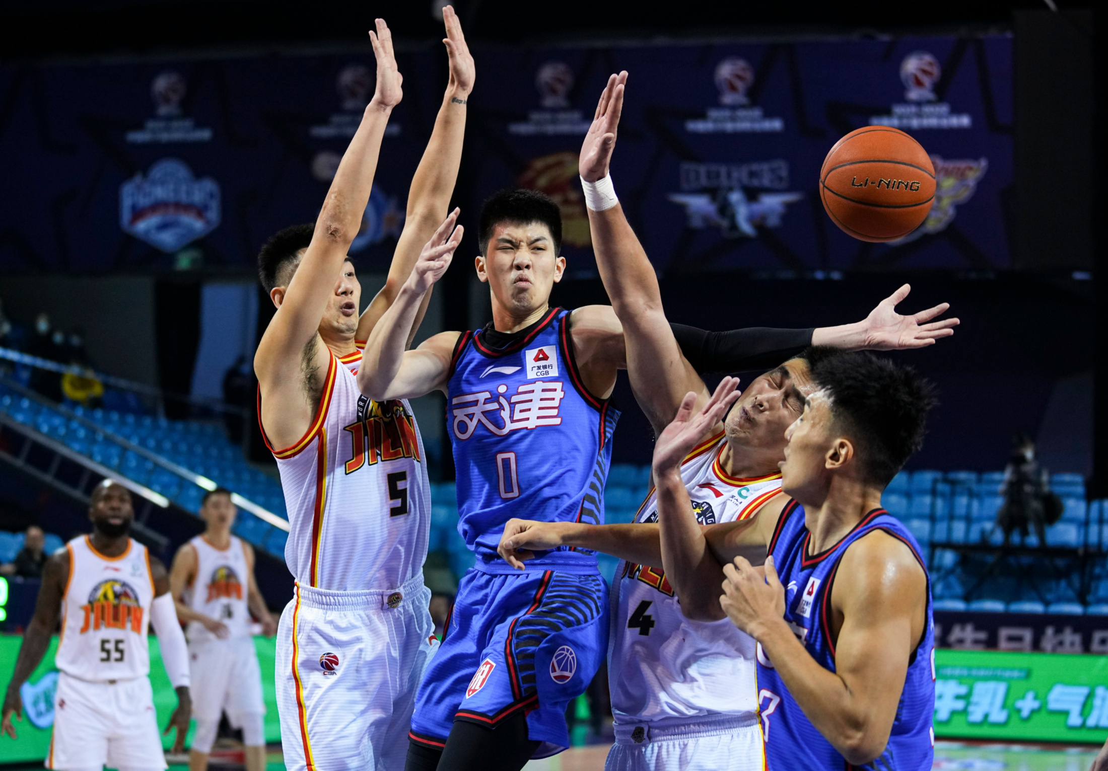 队员们的默契配合，成就了他们的辉煌战绩