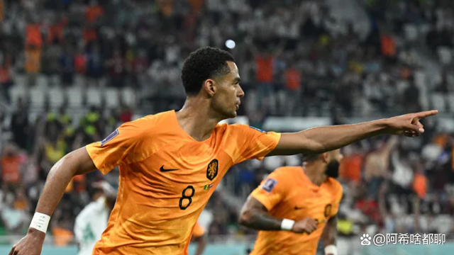 关于荷兰前锋头槌得手，助攻反超比分的信息